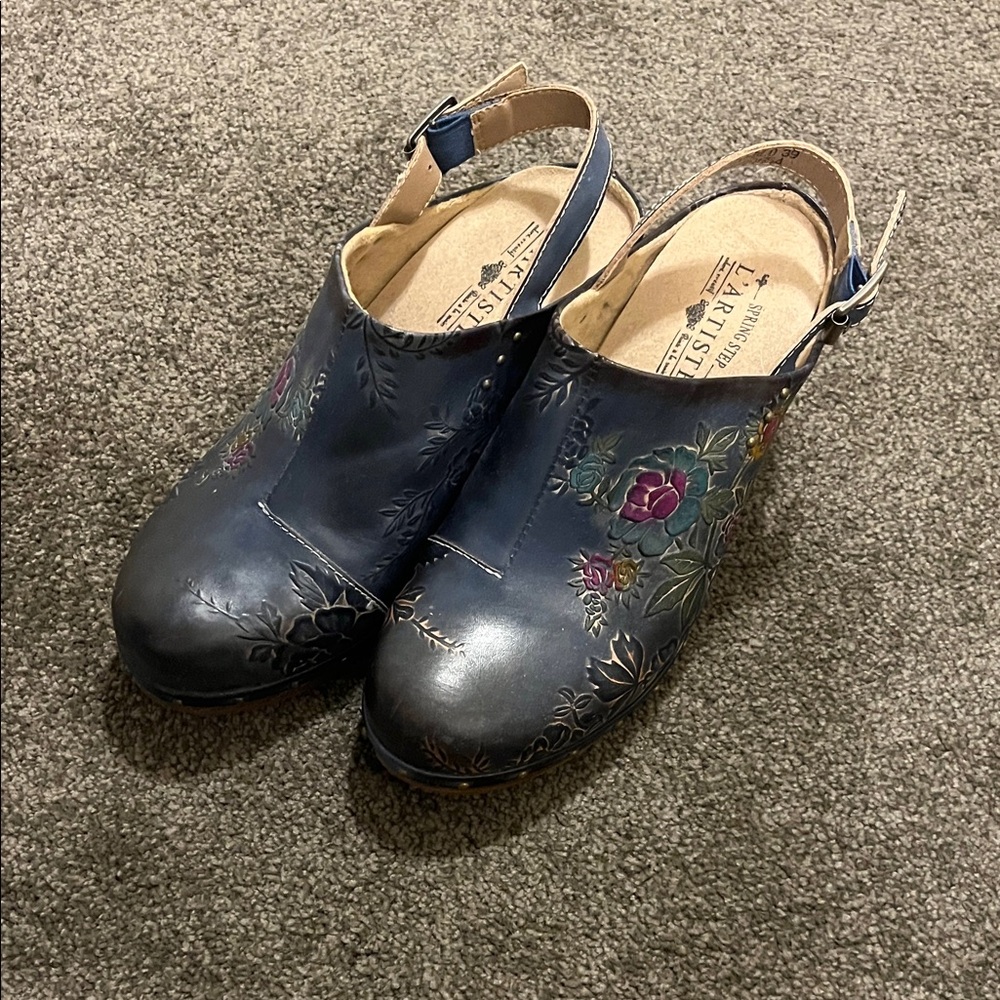 L'ATISTE Navy Floral Leather Slingback Clogs with Multicolor Embroidery